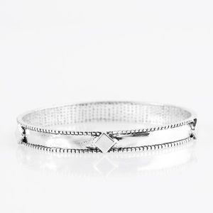 5 for $25! Paparazzi silver Bracelet